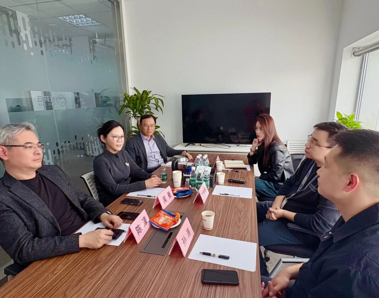 央视《信用中国》栏目组领导一行到访光环云座谈交流